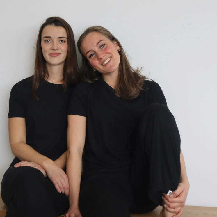 Die Bonner Hebammen Lara Müller und Jil Weichert stellen sich vor
